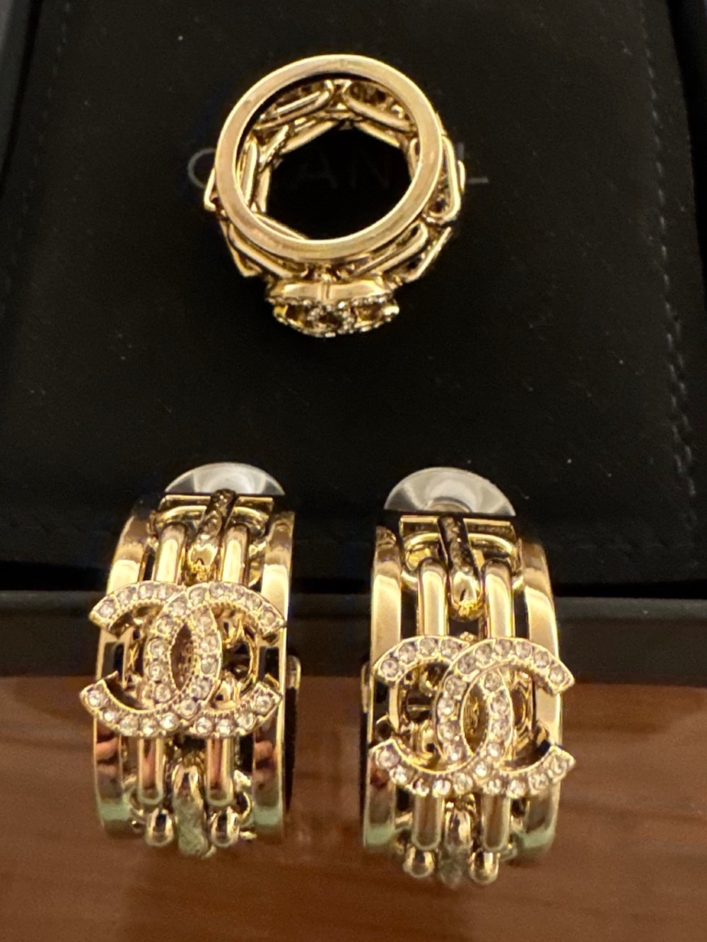 Super Rare New Classic Chanel CC Logo Crystal & Gold Ring size 7 - Picture 6 of 6